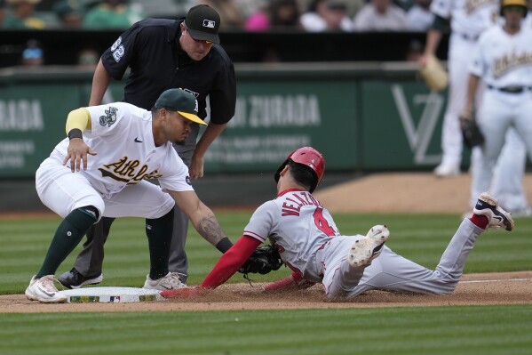 Rooker s home run lifts Athletics to 2 1 win over Angels 2 1 AP News